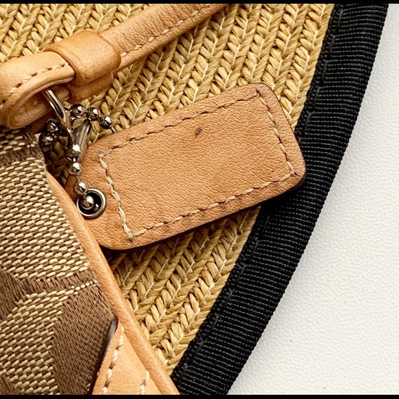 Signature “C” Coach Wristlet 🤩 - Picture 6 of 6